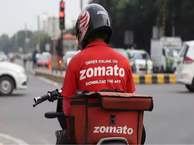 जोमैटो देश का पहला फूडटेक यूनिकॉर्न है। यह एक टेक्नोलॉजी प्लेटफॉर्म है जो ग्राहकों, रेस्तरां पार्टनर्स और डिलीवरी पार्टनर्स को जोड़ता है। - Dainik Bhaskar