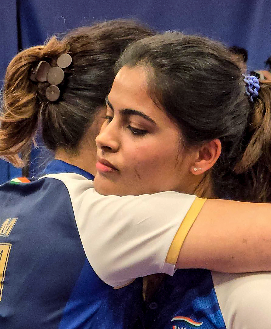 25 मीटर पिस्टल इवेंट के फाइनल के बाद मनु भाकर भावुक हो गईं.