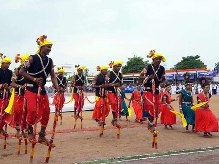 छत्तीसगढ़ में गेड़ी नृत्य भी फेमस है।