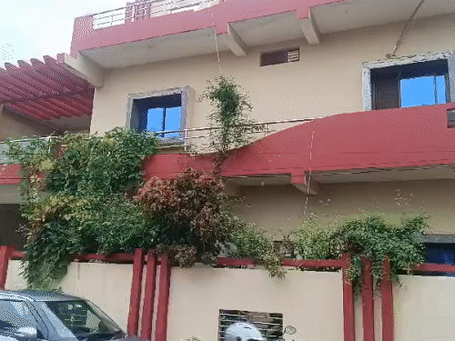 साहू कवर्धा के रहने वाले हैं। यहां उनका श्याम नगर कॉलोनी में निजी घर है।