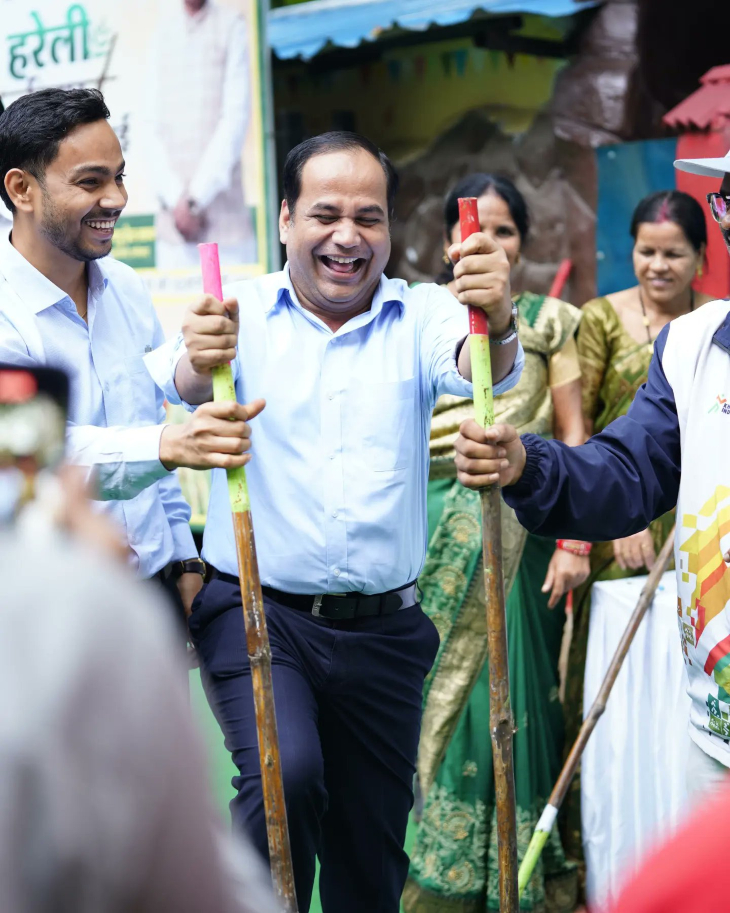 सीएम हाउस में धूमधाम से मनाया गया हरेली तिहार कलेक्टर गेड़ी देख खिलखिला उठे।