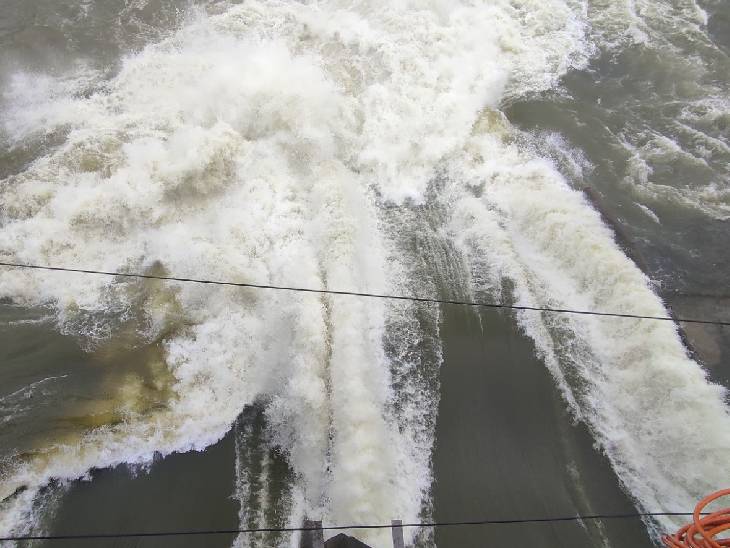 रविवार को भोपाल के भदभदा डैम के 2 गेट खोले गए।