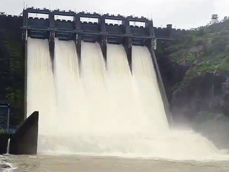 Hindu Hriday Samrat Balasaheb Thackeray Madhya Vaitarna Dam gates opened in Mumbai.