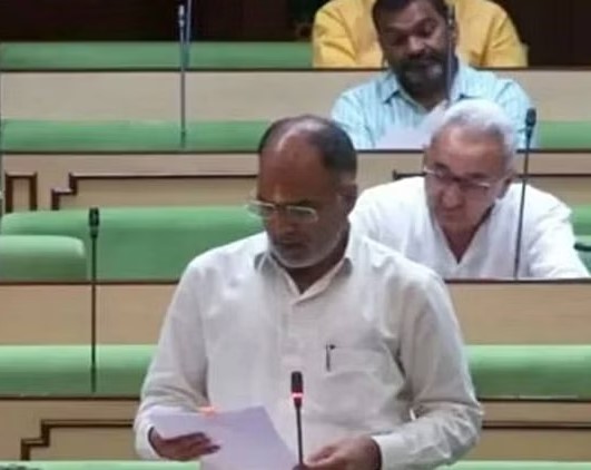 राजस्थान में निकलेंगी 25 हजार नौकरियां:जलदाय मंत्री कन्हैया लाल चौधरी ने की घोषणा, पानी पर चर्चा का जवाब दे रहे थें 3 जलदाय मंत्री कांग्रेस सरकार में हुए धीमी गति के कामों के कारण जल जीवन मिशन में राजस्थान 33 वें स्थान पर है।