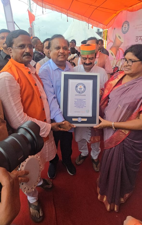 करेंट अफेयर्स 05 अगस्त:शेख हसीना ने बांग्लादेश के प्रधानमंत्री पद से इस्तीफा दिया; उज्जैन में 1500 लोगों ने डमरू बजाकर वर्ल्ड रिकॉर्ड बनाया 4 गिनीज बुक से आए ऋषिनाथ ने इसका सर्टिफिकेट सांसद अनिल फिरोजिया, विधायक सतीश मालवीय और संतों को सौंपा।