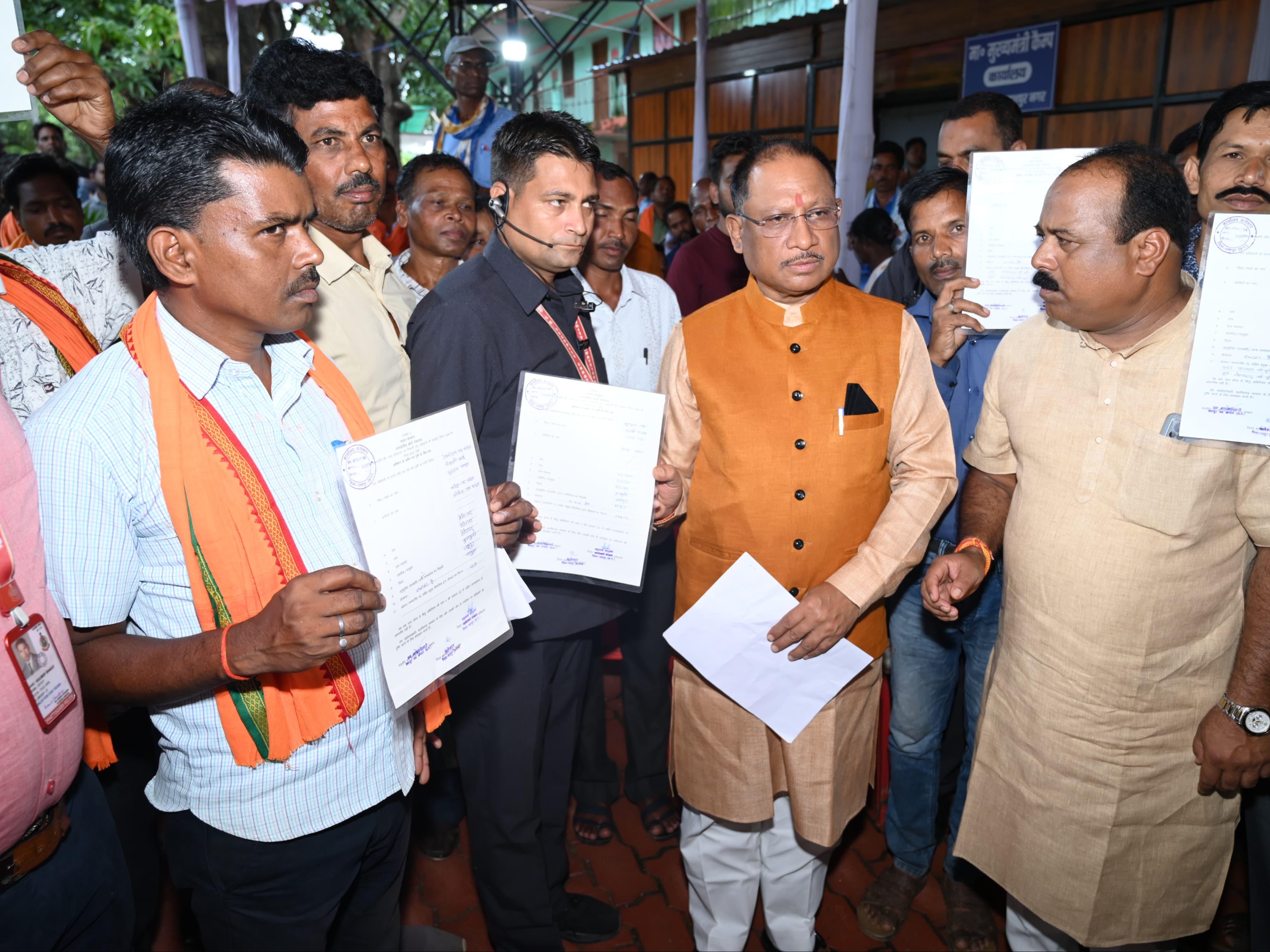 Chhattisgarh CM Sai gave forest rights letters to the beneficiaries in  Jashpur