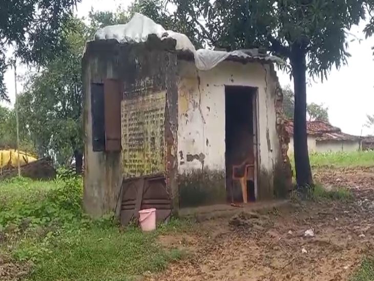 छत्तीसगढ़ के सरगुजा संभाग में स्कूलों की हालत बद से बदतर है।