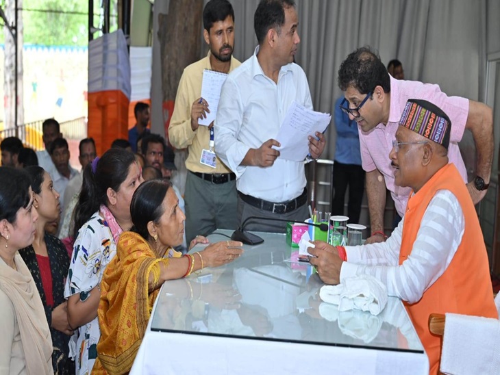 मुख्यमंत्री निवास में जनदर्शन