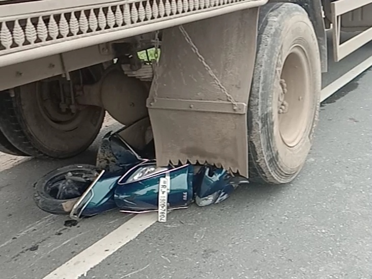 A female teacher riding a scooter fell after colliding with a cow ...