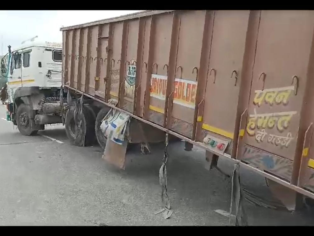 The high speed trailer lost control and overturned
