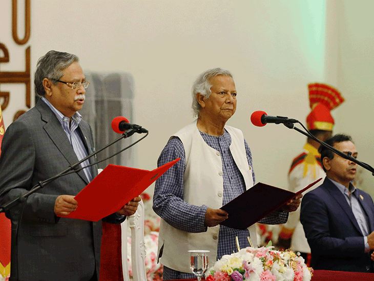 बांग्लादेश के राष्ट्रपति मो. शहाबुद्दीन ने यूनुस के अलावा सरकार में शामिल होने वाले 16 सदस्यों में से 13 को भी शपथ दिलाई।