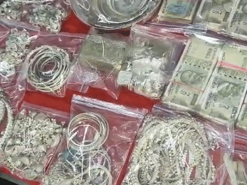 Bilaspur Jewellery Shop Robbery; Bansore Gang Mastermind | चोर के टैटू से गिरोह तक पहुंची छत्तीसगढ़ पुलिस: सर्वेयर बनकर 1 हफ्ते तक घर ढूंढ़ा;52 लाख का माल बरामद,MP का ...