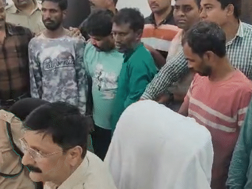 एक आरोपी के हाथ पर बने टैटू के जरिए पुलिस इस गिरोह तक पहुंची।