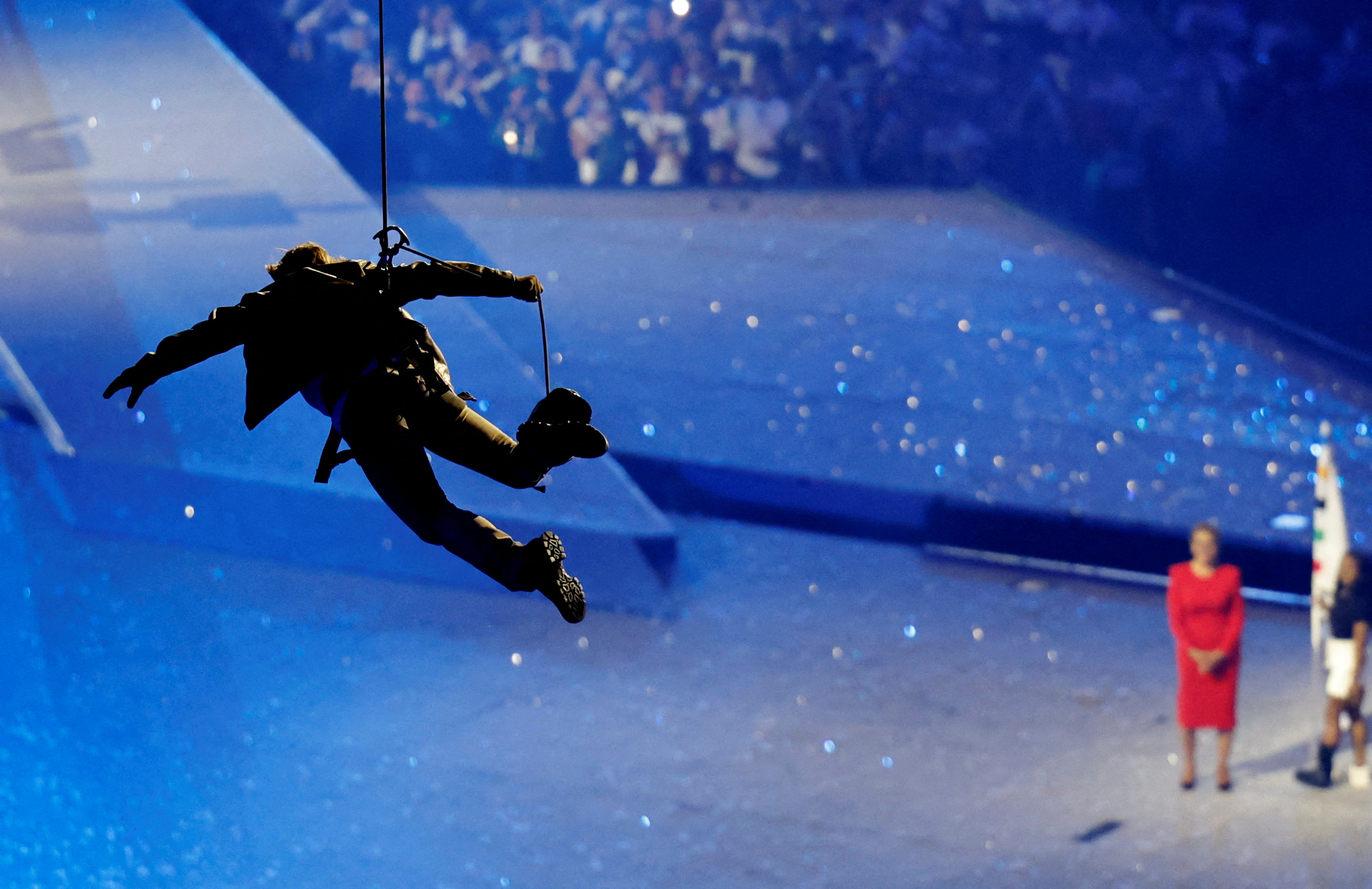 Hollywood star Tom Cruise jumped from the highest point of the stadium.