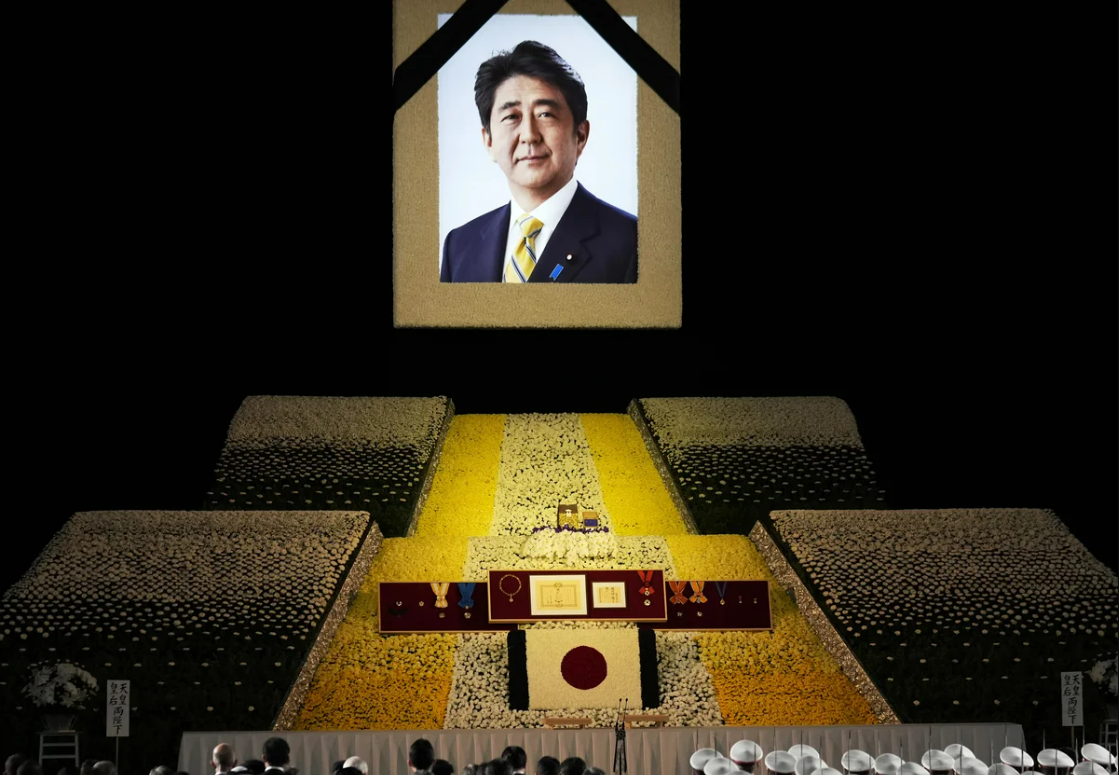 शिंजो आबे की मौत के बाद LDP पार्टी और यूनिफिकेशन चर्चा के रिश्तों का खुलासा हुआ था। इसके बाद LDP ने लोगों से माफी भी मांगी।