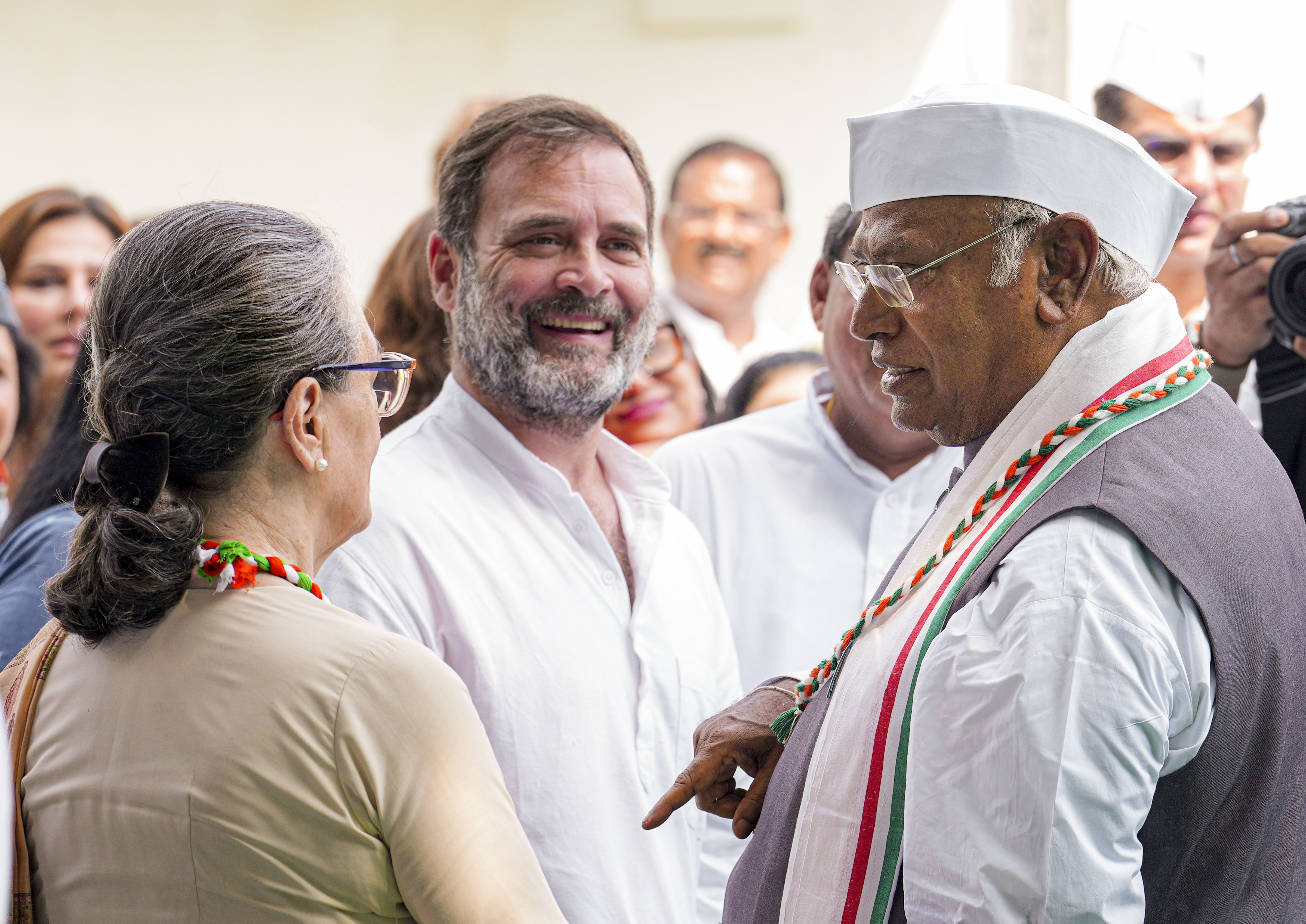 After his speech, Kharge went to meet Sonia Gandhi and Rahul.