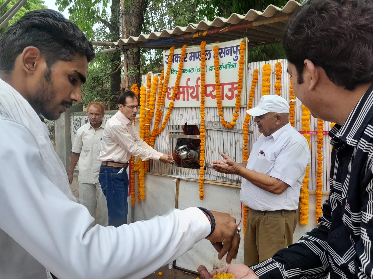 विक्रम सिंह यात्री की ओर से चलाया हुआ मुफ्त स्वच्छ पेयजल केंद्र (प्याऊ)