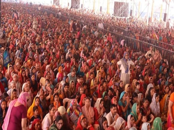 ये शातिर महिलाएं भीड़भाड़ वाली जगह पर महिलाओं को टारगेट करती है।
