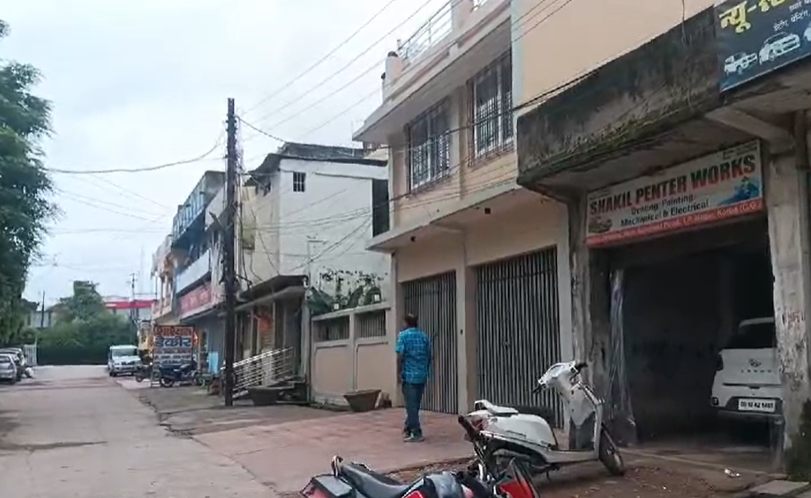 कोरबा ठेकेदार एमएस पटेल के घर पर EOW और ACB की टीम ने छापेमारी।