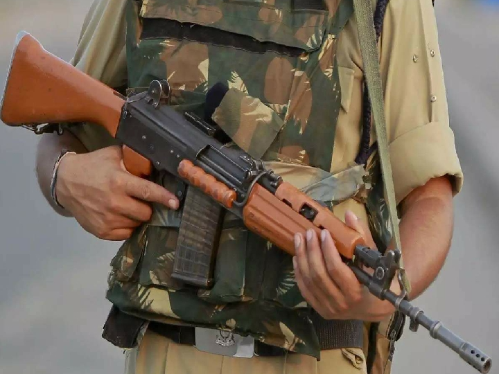 Head constable shot dead from rifle in Bijapur | बस्तर में जवान के ...