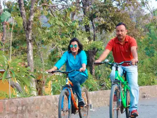 छत्तीसगढ़ कैडर के आईएएस समीर बिश्नोई को साइकिलिंग पसंद है। वह अपनी पत्नी प्रीति बिश्नोई के साथ अक्सर साइकिलिंग करते देखे जाते थे। (फाइल फोटो)