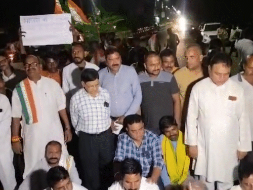 भिलाई के बाद बलौदाबाजार में भी कांग्रेस कार्यकर्ताओं ने गिरफ्तारी के विरोध में किया प्रदर्शन