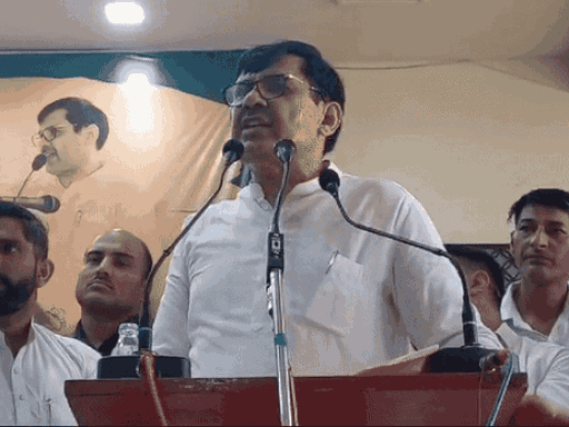 लोकसभा चुनाव के दौरान समर्थकों की मीटिंग बुलाकर देवेंद्र बबली ने कुमारी सैलजा को समर्थन देने का ऐलान किया था।