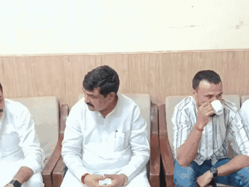 महम के विधायक बलराज कुंडू मीडिया से बात करते हुए।