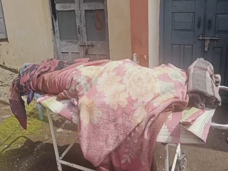 जशपुर जिले में बिजली गिरने से 3 लोगों मौत हो गई।