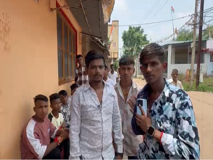 वो लड़के जिनके सामने हुई वारदात