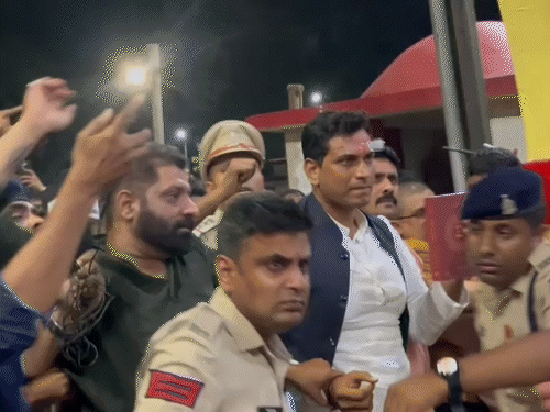 17 अगस्त को गिरफ्तारी के बाद देर रात विधायक देवेंद्र यादव को सेंट्रल जेल लाया गया था।
