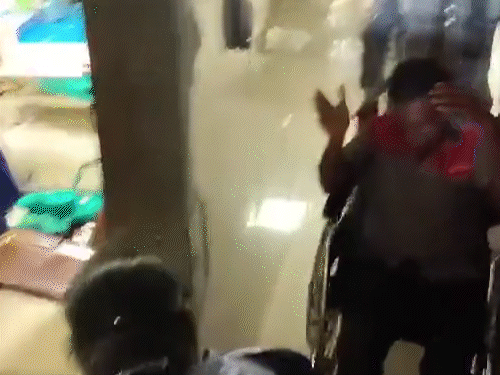 घायल वर्कर्स को अस्पताल की बर्न यूनिट में भर्ती कराया गया है।