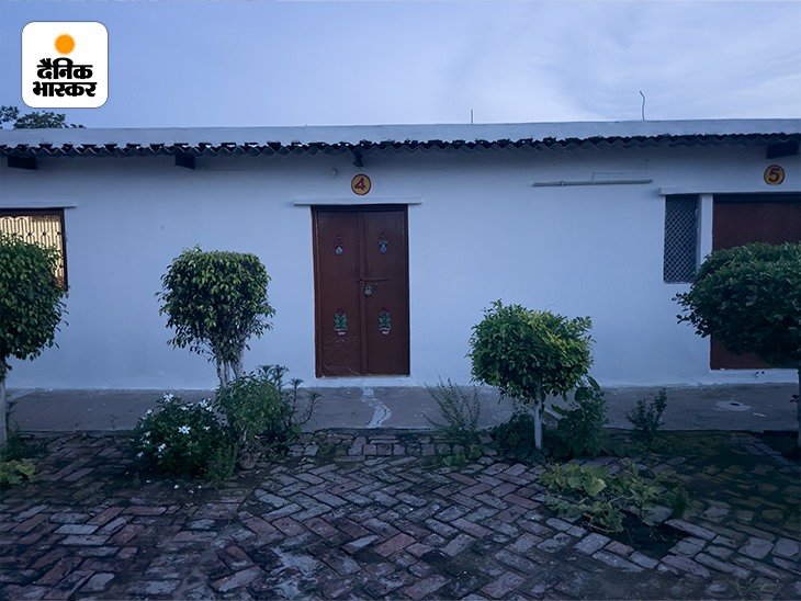 सूरजपाल बाबा का गांव बहादुर नगर कासगंज जिले में है। सूरजपाल ने अपना पहला आश्रम यहीं बनाया था। बाहर से कोठी की तरह दिखने वाले आश्रम में अंदर टीनशेड वाले 7 कमरे बने हैं।