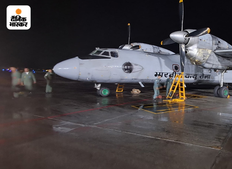 बुधवार रात भारतीय नौसेना की टीम पहुंची। आज से चांडिल डैम में लापता विमान की तलाश शुरू कर दी गई है।