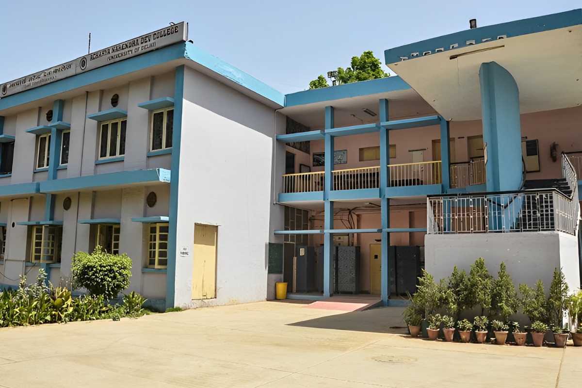 कॉलेज की स्थापना 1991 में हुई थी।