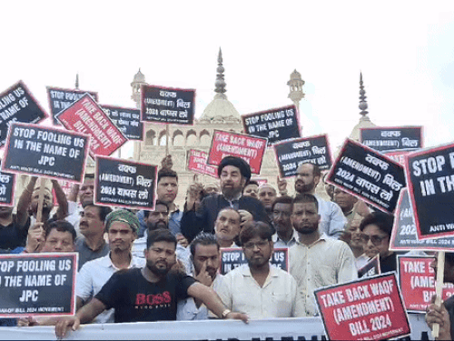 Maulana protested demanding withdrawal Wakf bill | लखनऊ में वक्फ बिल के  खिलाफ मौलाना जव्वाद: अमित शाह और नीतीश कुमार से मिलेंगे, बिल वापस लेने की  करेंगे मांग - Lucknow ...