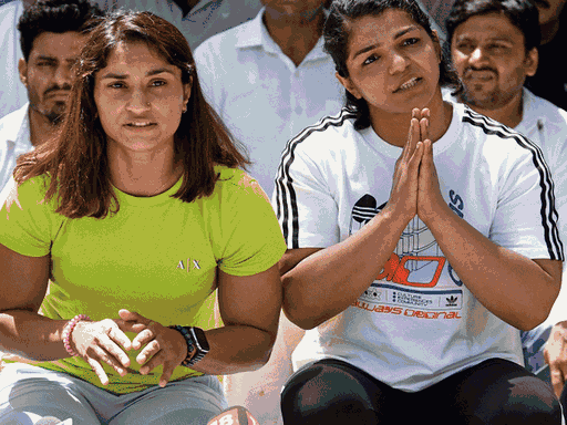 जनवरी 2023 में दिल्ली के जंतर-मंतर पर बृजभूषण शरण सिंह के खिलाफ बजरंग पूनिया, विनेश फोगाट, साक्षी मलिक समेत कई पहलवानों ने धरना-प्रदर्शन शुरू किया था।