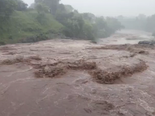 Narmada Dam gates opened for the second time in 13 days | 13 दिनों में  दूसरी बार खुले नर्मदा डैम के गेट: मध्यप्रदेश और गुजरात में हो रही भारी  बारिश से नर्मदा