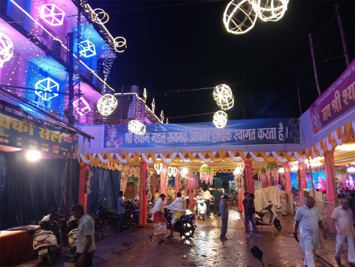 मंदिर मेला में हजारों की संख्या में श्रद्धालु पहुंचते हैं।