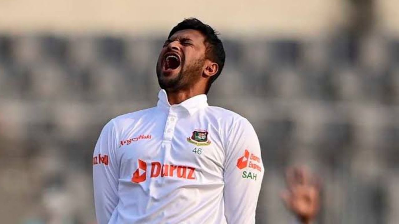 দ্বিতীয় ইনিংসে ৩ উইকেট নেন সাকিব আল হাসান।