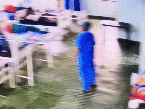अस्पताल भर्ती दूसरे मरीज, वहीं दिन में टहलते दिखा राम बिस्वाल।