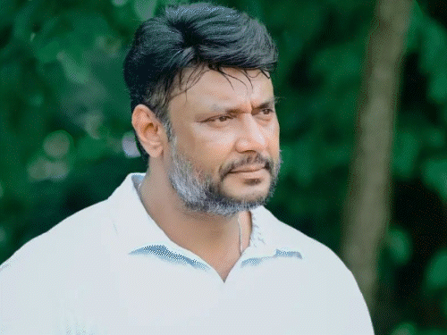 कन्नड़ एक्टर दर्शन थुगुदीपा इन दिनों बेंगलुरु की परप्पना अग्रहारा सेंट्रल जेल में बंद हैं। - Dainik Bhaskar