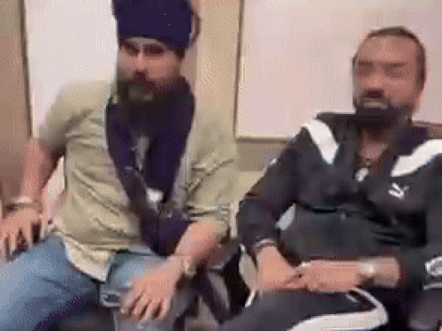 फिल्म को लेकर कंगना रनोट को धमकी देते हुए विक्की थॉमस।