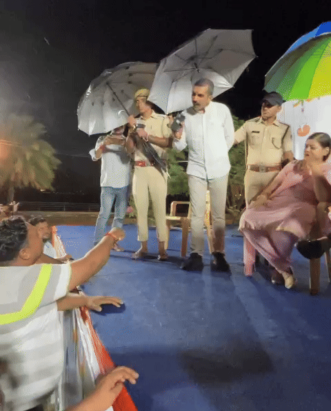 निगम आयुक्त ने कहा कि कार्यक्रम संयोजक ने विधायक को शाम 4 बजे फोन कर आमंत्रित किया था।
