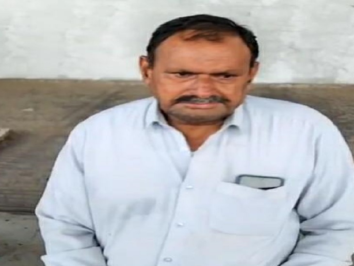 जानकारी देते परिजन।