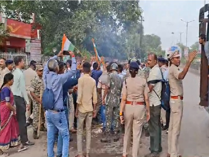 भारी संख्या में मौजूद रही पुलिस