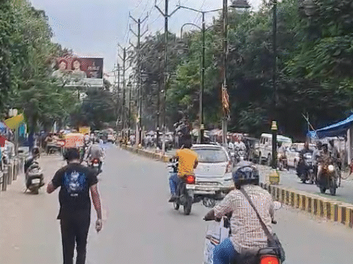 बिहार में मानसून के कमजोर पड़ने के कारण बारिश का दौर थम गया है।