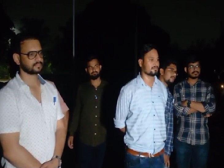 भिलाई नगर थाने पहुंचे निगम के इंजीनियर और अधिकारी - Dainik Bhaskar