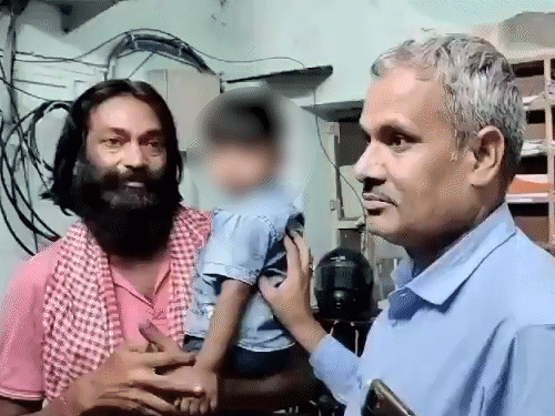 When the child was going to his parents, the kidnapper also started crying.