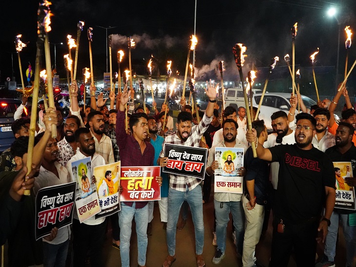 यूथ कांग्रेसियों ने की सरकार के खिलाफ नारेबाजी - Dainik Bhaskar